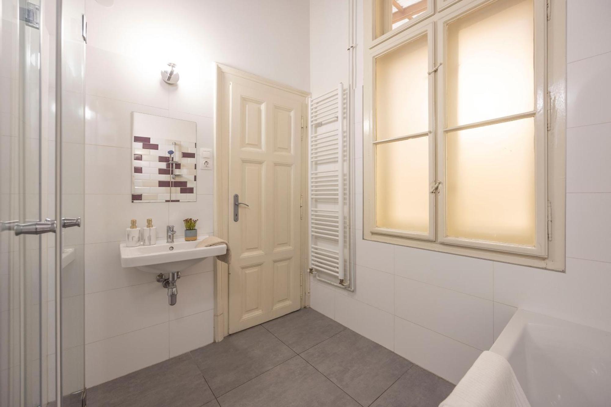 Cozy & Nostalgic Budapest Style Apartment In The Center 외부 사진